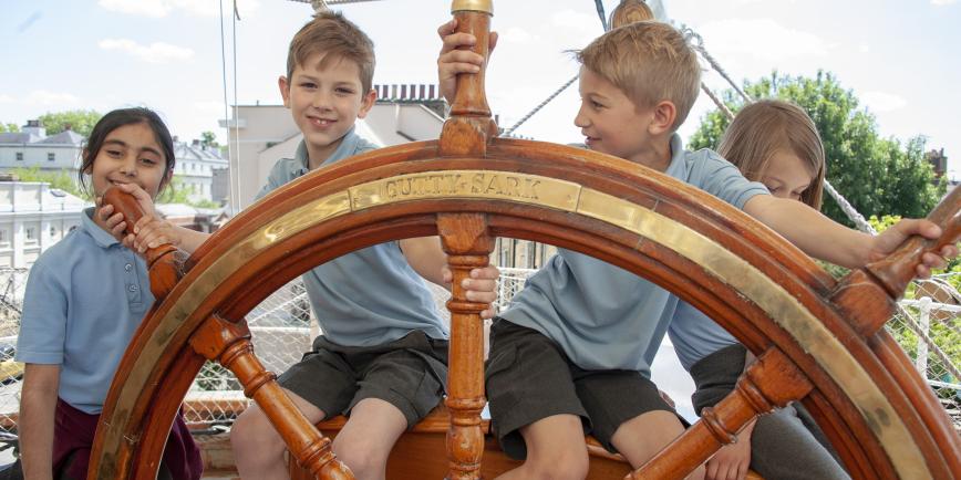 Primary school children at Cutty Sark's wheel