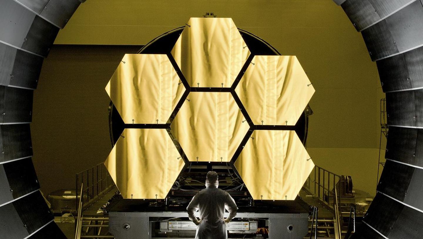 James webb space telescope best sale mirror size