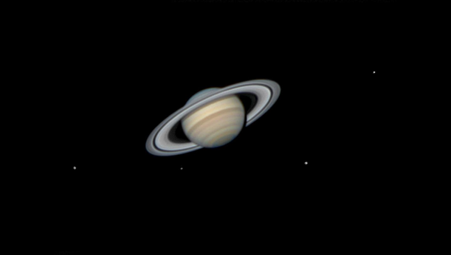 pictures of large saturn planet