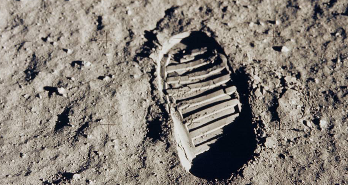 Moon landing conspiracy theories, debunked