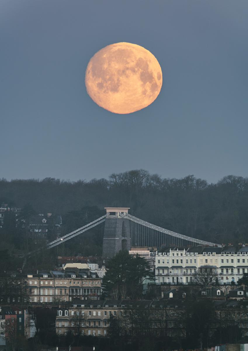 Image of the Moon above Bristol