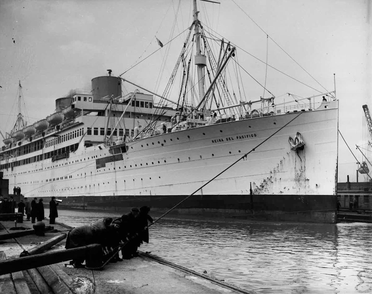 Black and white image of SS Reina del Pacifico