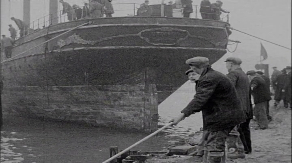 A still from a film documenting Cutty Sark's arrival in Greenwich in 1954