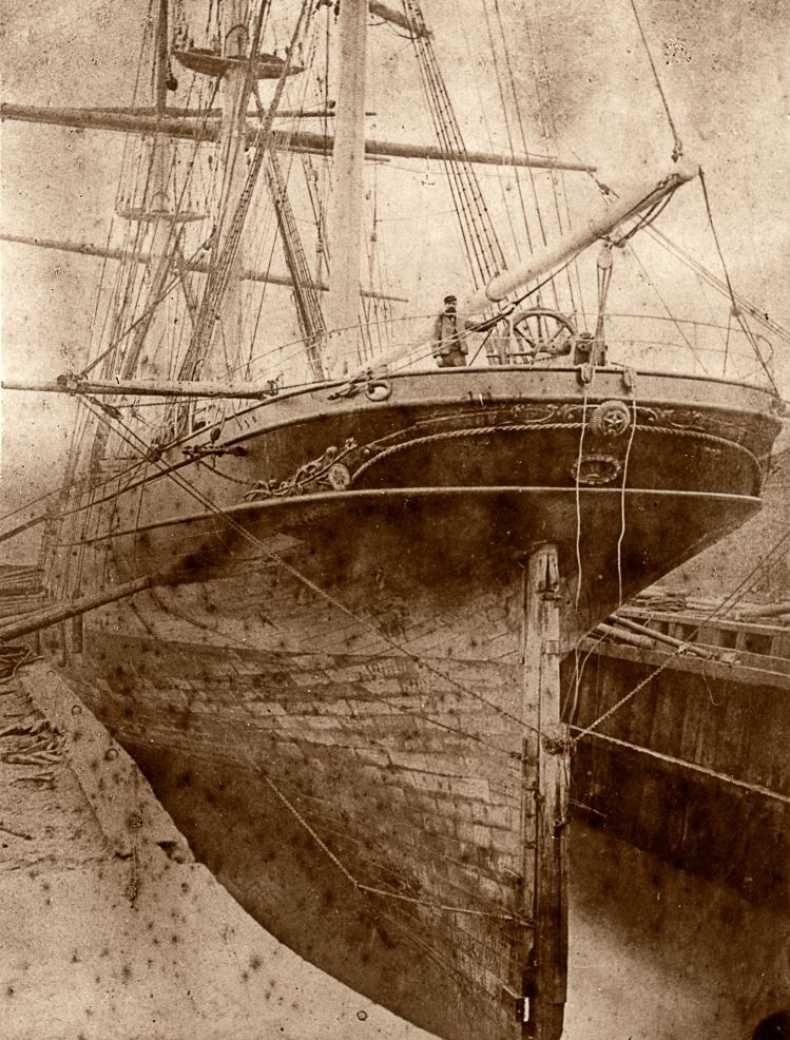 Cutty Sark carpenter Henry Henderson with the jury rudder