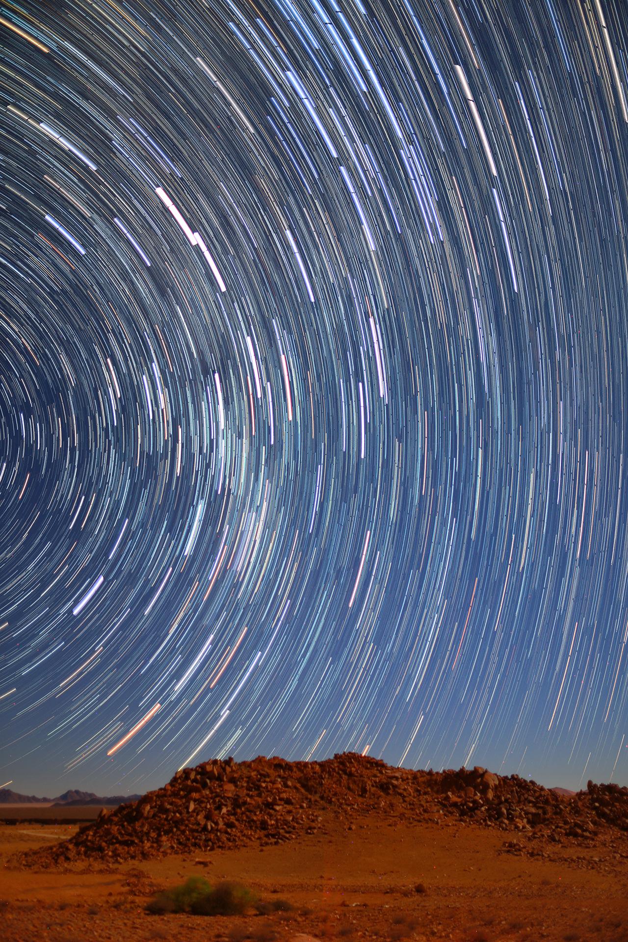 Y-36622-7_Startrails in Namib Desert © Qiqige (Nina) Zhao.jpg